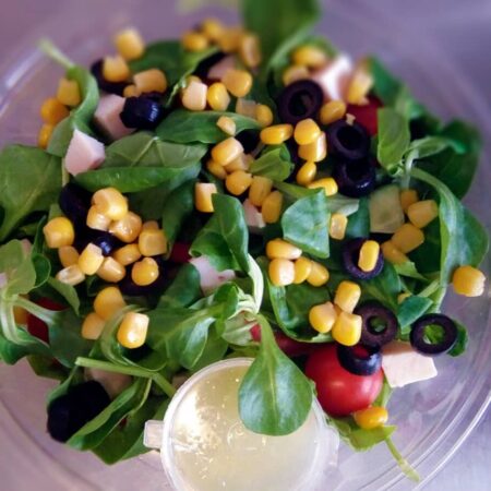 Cura vegana - Salata mix de legume si verdeata cu dressing
