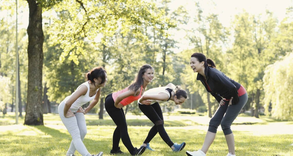 femei care fac sport in parc